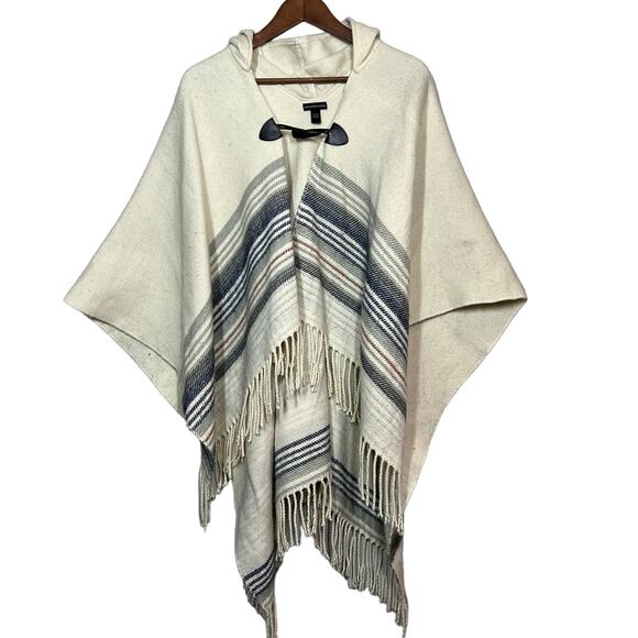 Saks Fifth Avenue Knit Poncho Shrug Cape Hook Closure OSFM - Picture 1 of 6
